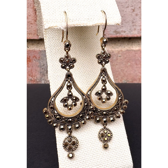 Vintage Monet Chandelier Dangle Earrings Brown Gold Tone Crystals - Picture 3 of 6